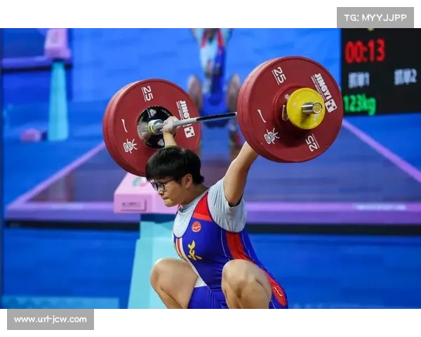 全国冠军赛成老将新人舞台,00后彭翠婷为广东夺全运会举重首金